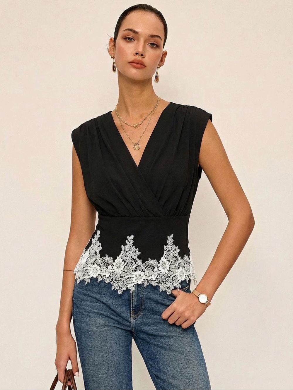 Commense Black V-Neck Lace-Hem Sleeveless Camisole